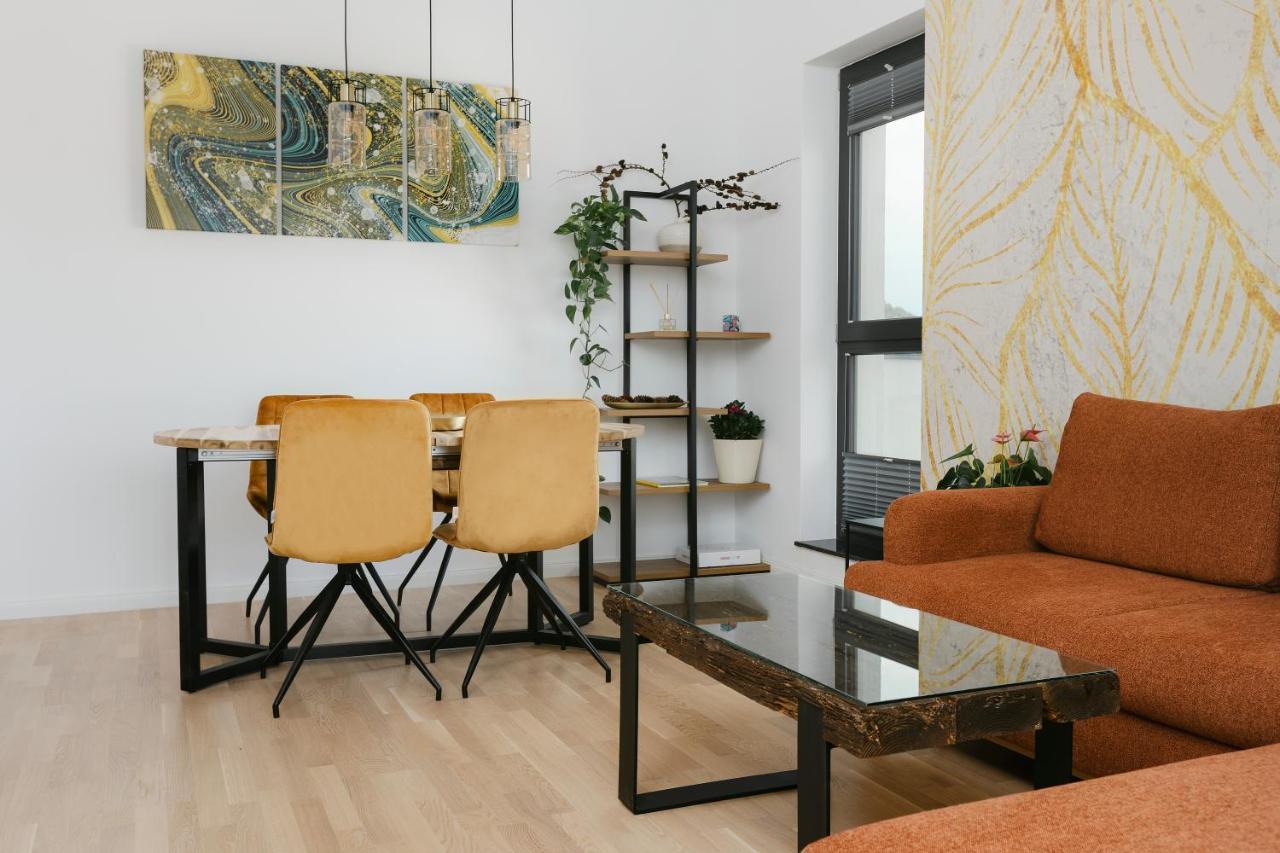 The Forest - Luxe Central Apt With Free Secured Parking Брашов Экстерьер фото