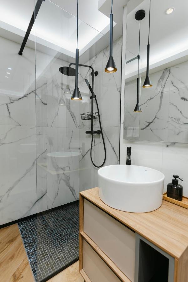 The Forest - Luxe Central Apt With Free Secured Parking Брашов Экстерьер фото