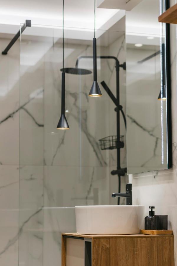 The Forest - Luxe Central Apt With Free Secured Parking Брашов Экстерьер фото