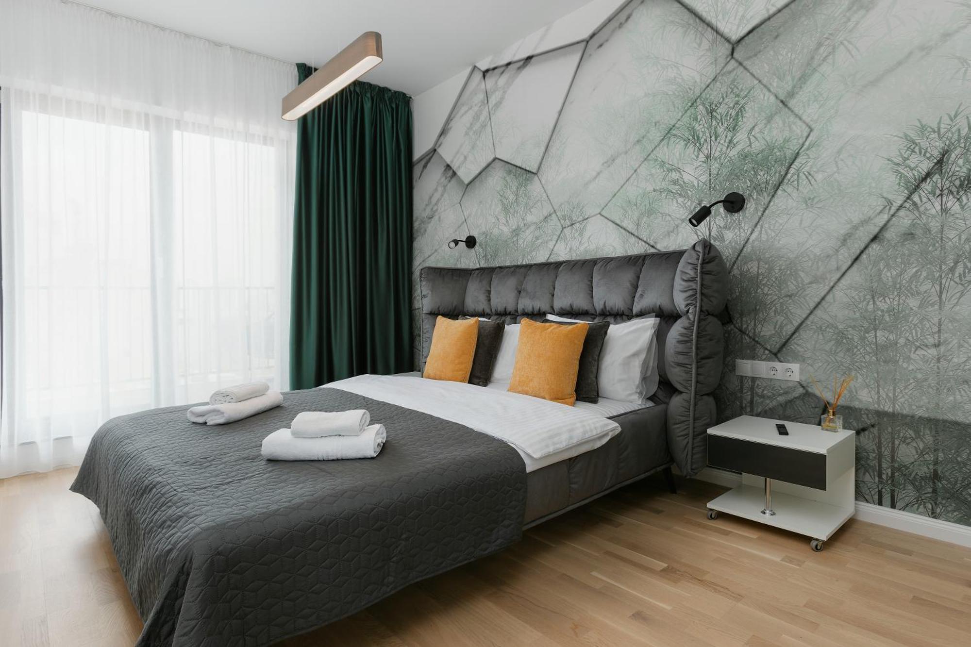 The Forest - Luxe Central Apt With Free Secured Parking Брашов Экстерьер фото